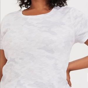 TORRID CLASSIC FIT CREW TEE 
LIGHT GREY CAMO 5X